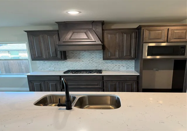 Photo 3 of Single family home for sale at 613 Red Maple Rd, Waxahachie, TX 75165 | MLS# 21373345 | Listing updated on 2026-08-31