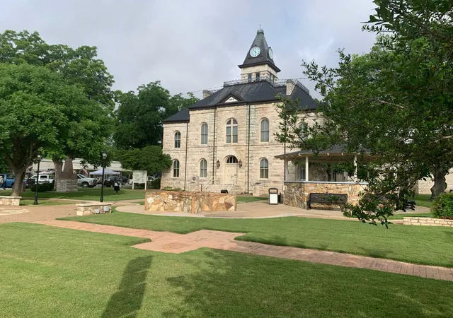 Photo 3 of Single family home for sale at 1207 Ne Barnard St, Glen Rose, TX 76043 | MLS# 21373267 | Listing updated on 2026-08-31