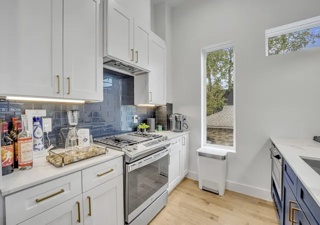 Listing Photo 5 - Condo for sale in building located at 4631 Belmont Ave, Dallas, TX 75204 - Unit #202