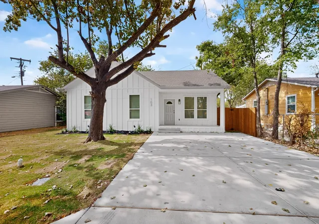 Photo 2 of Single family home for sale at 103 Cherokee St, Terrell, TX 75160 | MLS# 21373329 | Listing updated on 2026-09-03