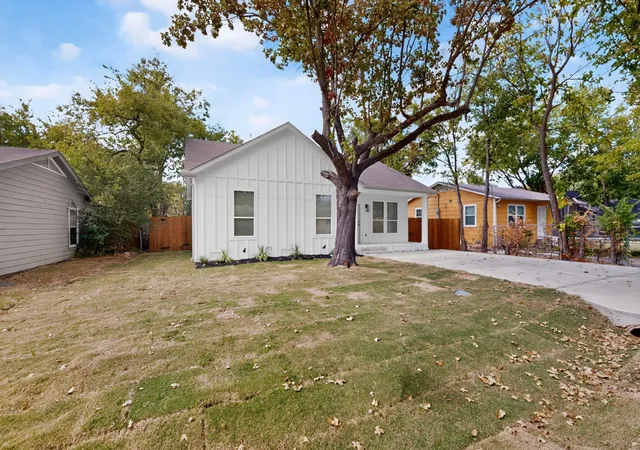 Photo 3 of Single family home for sale at 103 Cherokee St, Terrell, TX 75160 | MLS# 21373329 | Listing updated on 2026-09-03