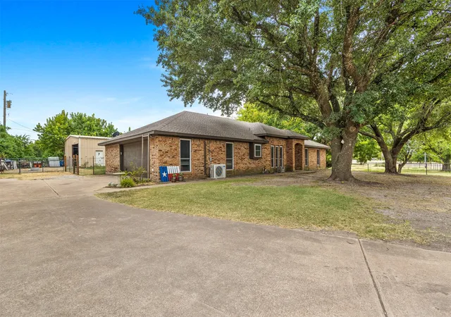 Photo 2 of Single family home for sale at 844 Fm 2194, Farmersville, TX 75442 | MLS# 21367238 | Listing updated on 2026-08-31