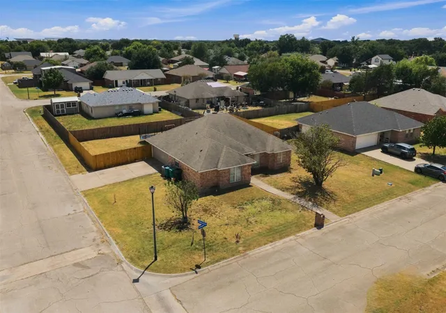 Photo 2 of Single family home for sale at 220 Knight Ln, Lacy Lakeview, TX 76705 | MLS# 21373386 | Listing updated on 2026-09-04