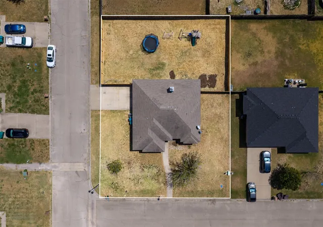 Photo 3 of Single family home for sale at 220 Knight Ln, Lacy Lakeview, TX 76705 | MLS# 21373386 | Listing updated on 2026-09-04