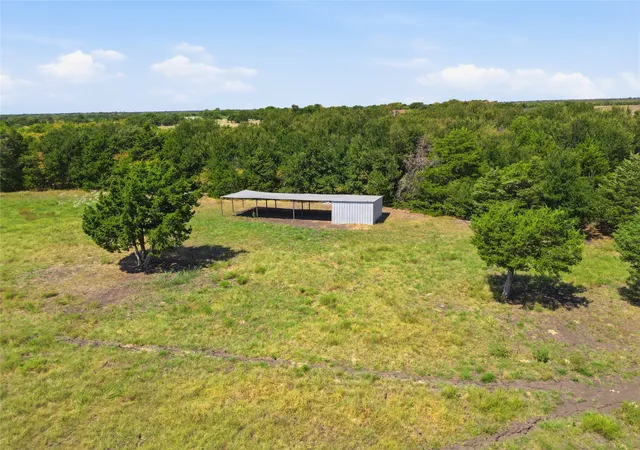 Photo 3 of Single family home for sale at 1333 Fm 1566 E, Greenville, TX 75401 | MLS# 21373336 | Listing updated on 2026-09-01