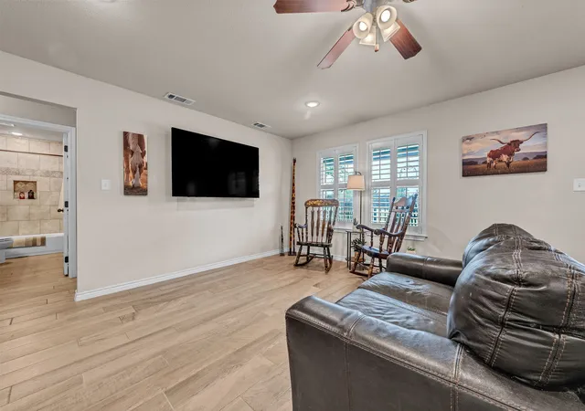 Photo 4 of Single family home for sale at 909 Erwin Rd, Poolville, TX 76487 | MLS# 21372661 | Listing updated on 2026-10-03
