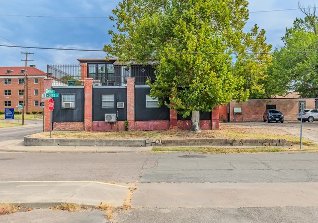 Listing Photo 4 - Condo for sale in building located at 2006 Monroe, Commerce, TX 75428