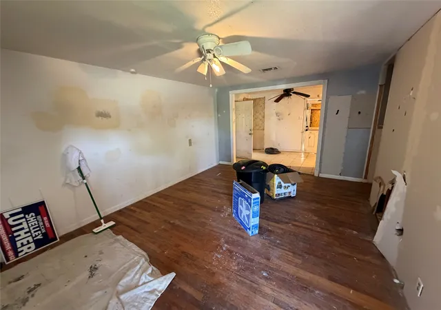 Photo 2 of Sale Pending at 1305 N Brents Ave, Sherman, TX 75090 | MLS# 21373477 | Listing updated on 2026-10-01