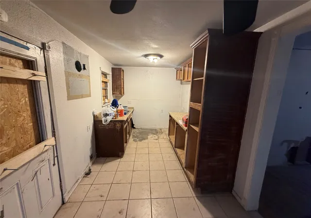 Photo 3 of Sale Pending at 1305 N Brents Ave, Sherman, TX 75090 | MLS# 21373477 | Listing updated on 2026-10-01