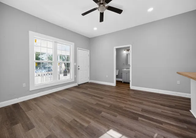 Listing Photo 4 - Condo for sale in building located at 514 W 6th St, Bonham, TX 75418
