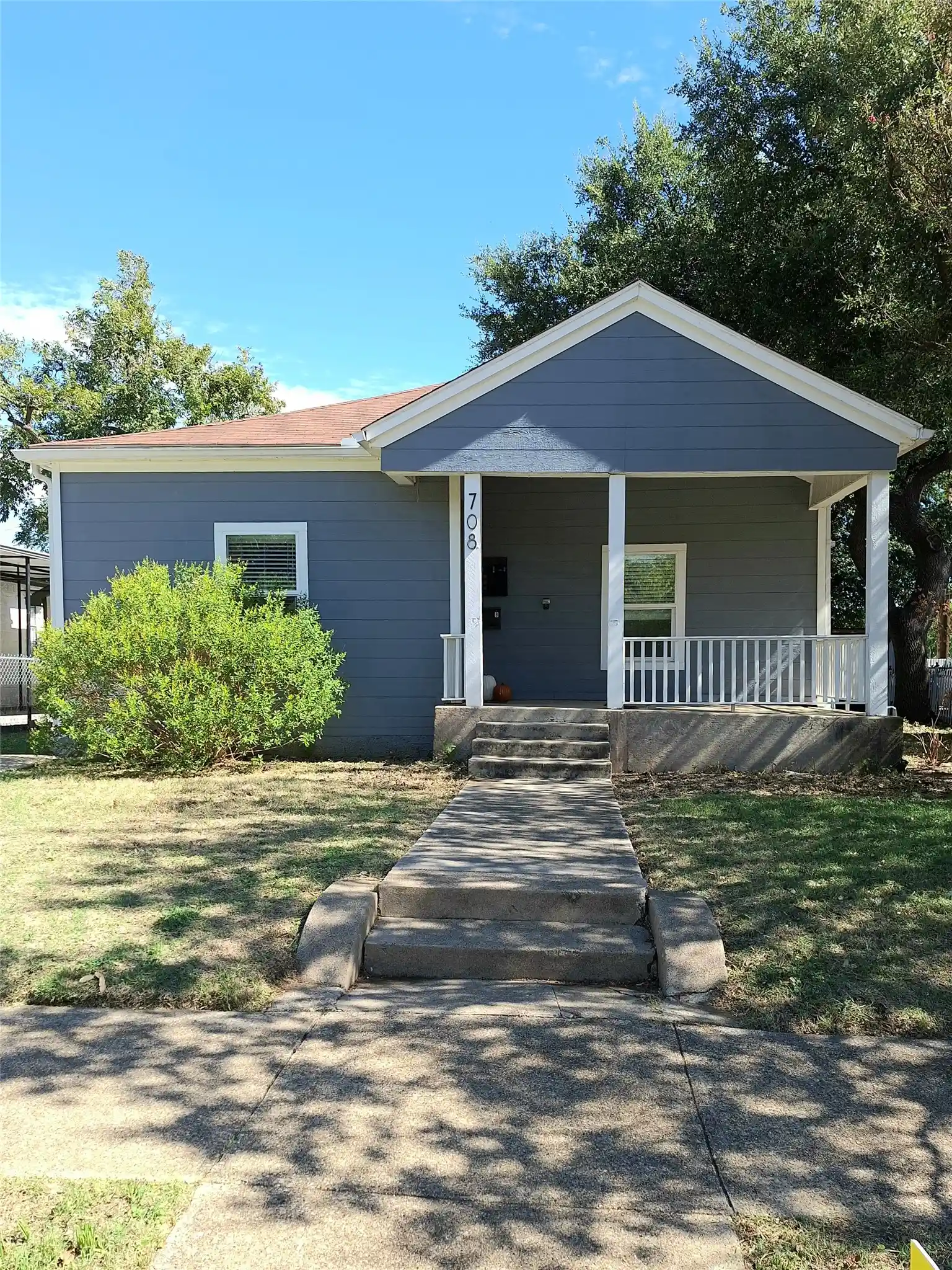 Photo 1 of Single family home for sale at 708 S Willomet Ave, Dallas, TX 75208 | MLS# 21357149 | Listing updated on 2026-10-25