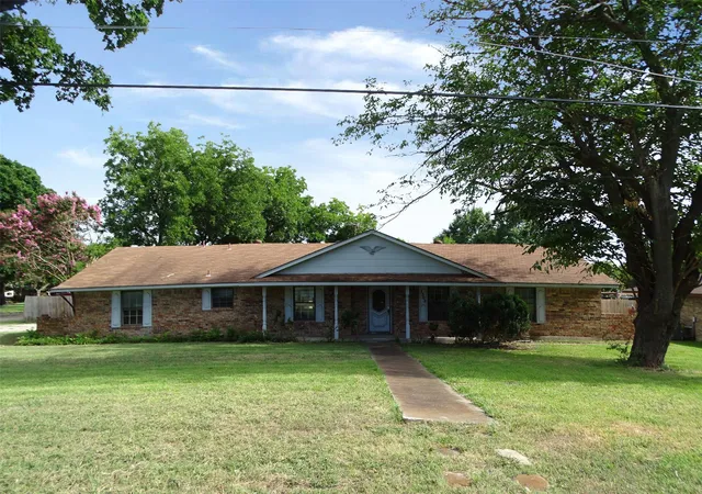 Photo 1 of Sale Pending at 1302 Plateau Dr, Duncanville, TX 75116 | MLS# 21373214 | Listing updated on 2026-10-02