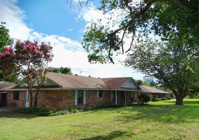 Photo 2 of Sale Pending at 1302 Plateau Dr, Duncanville, TX 75116 | MLS# 21373214 | Listing updated on 2026-10-02