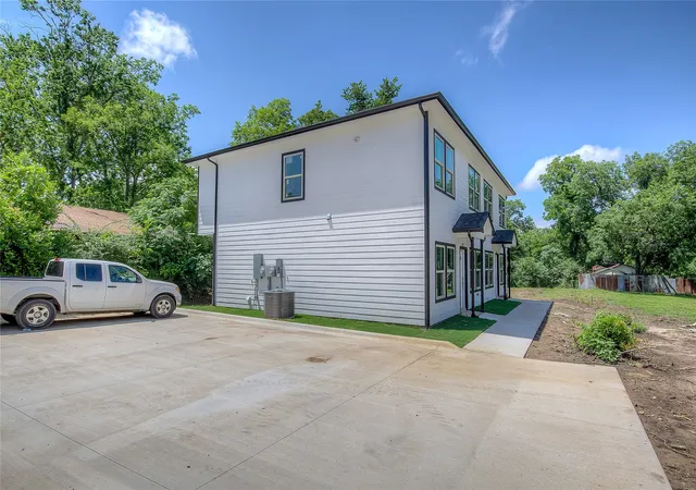 Photo 2 of Single family home for sale at 312 Beckham St, Sulphur Springs, TX 75482 | MLS# 21371513 | Listing updated on 2026-08-31