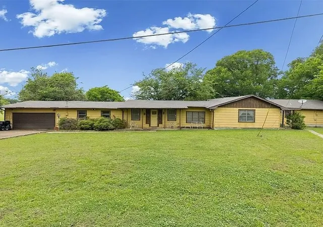 Photo 1 of Single family home for sale at 533 Ideal Cir, Quinlan, TX 75474 | MLS# 21373511 | Listing updated on 2026-09-03