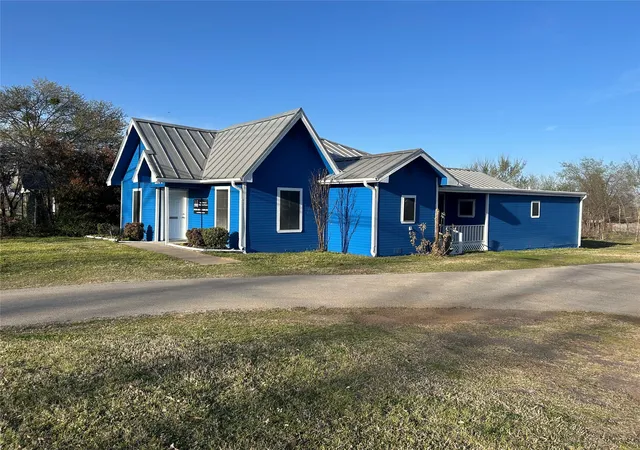 Photo 1 of Single family home for sale at 1004 Church St, Sulphur Springs, TX 75482 | MLS# 21371818 | Listing updated on 2026-08-31