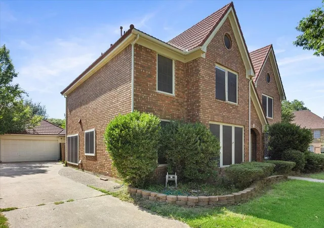 Photo 2 of Single family home for sale at 2400 Silverthorne Ct, Lewisville, TX 75077 | MLS# 21373529 | Listing updated on 2026-08-31