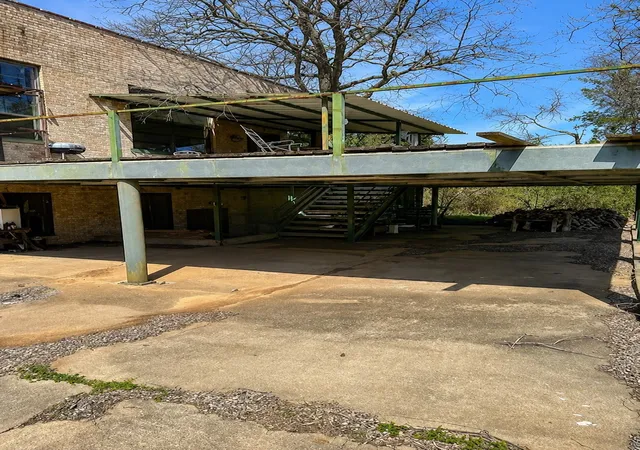 Photo 4 of Single family home for sale at 3990 Luella Rd, Sherman, TX 75090 | MLS# 21373557 | Listing updated on 2026-08-31