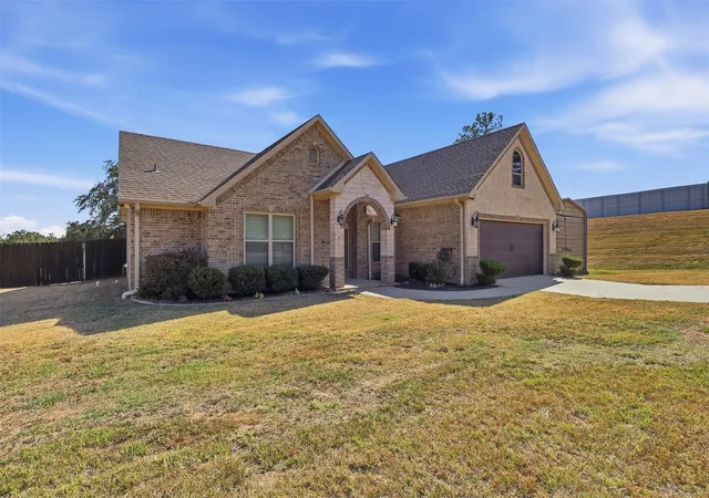 Photo 3 of Single family home for sale at 310 Rosewood, Mount Pleasant, TX 75455 | MLS# 21373561 | Listing updated on 2026-10-02