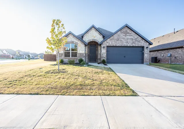 Photo 1 of Single family home for sale at 118 Sycamore St, Mesquite, TX 75181 | MLS# 21373569 | Listing updated on 2026-08-31