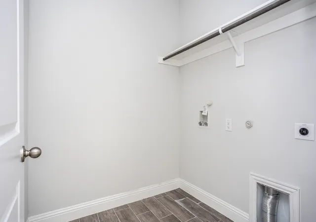 Photo 3 of Single family home for sale at 118 Sycamore St, Mesquite, TX 75181 | MLS# 21373569 | Listing updated on 2026-08-31
