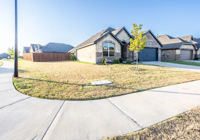 Photo 3 of Single family home for sale at 118 Sycamore St, Mesquite, TX 75181 | MLS# 21373569 | Listing updated on 2026-08-31