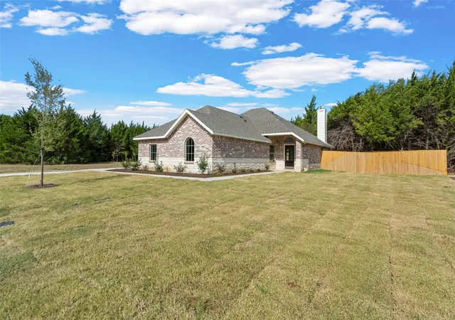 Photo 3 of Sale Pending at 425 Watercrest Ln, Red Oak, TX 75154 | MLS# 21373202 | Listing updated on 2026-09-21