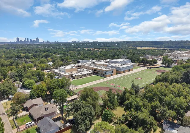 Photo 3 of Single family home for sale at 515 Frontier St, River Oaks, TX 76114 | MLS# 21373573 | Listing updated on 2026-08-31
