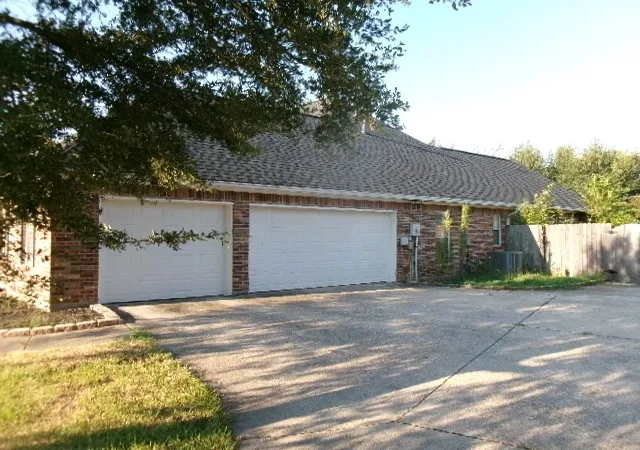 Photo 3 of Single family home for sale at 2425 Churchill Dr, Bossier City, LA 71111 | MLS# 21373601 | Listing updated on 2026-08-31