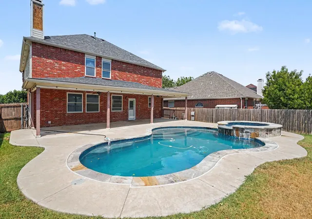 Photo 1 of Single family home for sale at 5400 Sonoma Dr, Fort Worth, TX 76244 | MLS# 21373018 | Listing updated on 2026-08-31