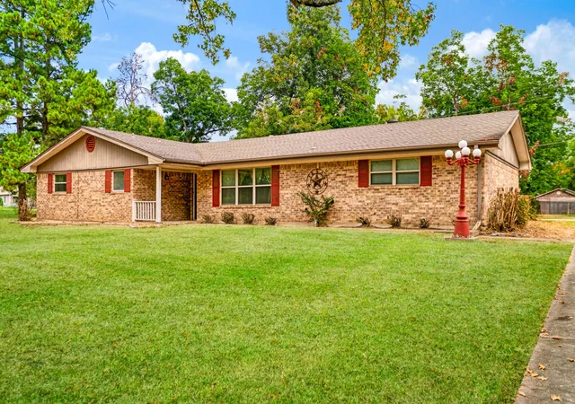 Photo 2 of Single family home for sale at 165 E Bennett St, Detroit, TX 75436 | MLS# 21369843 | Listing updated on 2026-08-31