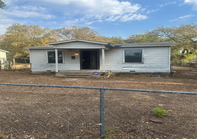 Photo 1 of Single family home for sale at 5117 Cottey St, Fort Worth, TX 76105 | MLS# 21373649 | Listing updated on 2026-08-31