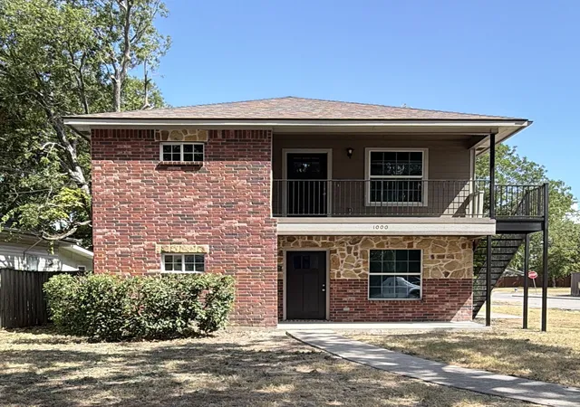 Photo 1 of Sale Pending at 1000 Throckmorton St #A,B, Mc Kinney, TX 75069 | MLS# 21366818 | Listing updated on 2026-10-01