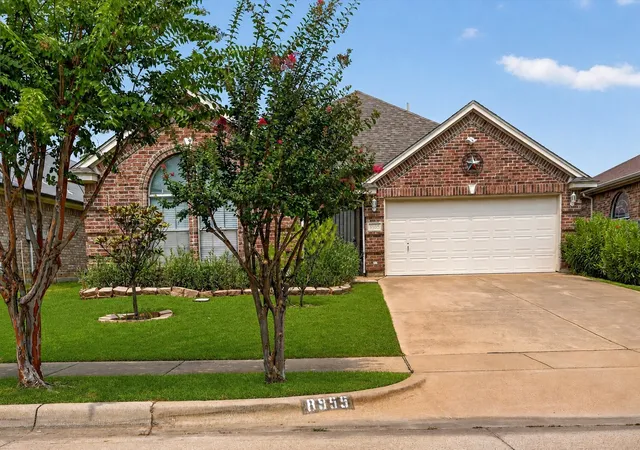 Photo 2 of Single family home for sale at 8955 River Fls Dr, Fort Worth, TX 76118 | MLS# 21371639 | Listing updated on 2026-08-31