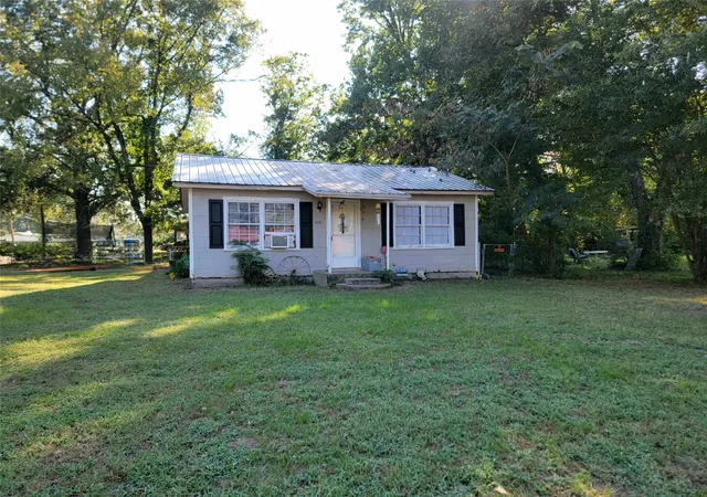 Photo 1 of Single family home for sale at 516 N Elm, New Boston, TX 75570 | MLS# 21366175 | Listing updated on 2026-08-31