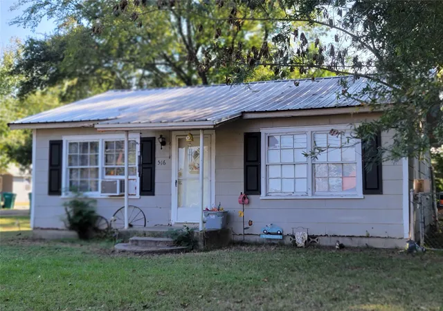 Photo 2 of Single family home for sale at 516 N Elm, New Boston, TX 75570 | MLS# 21366175 | Listing updated on 2026-08-31