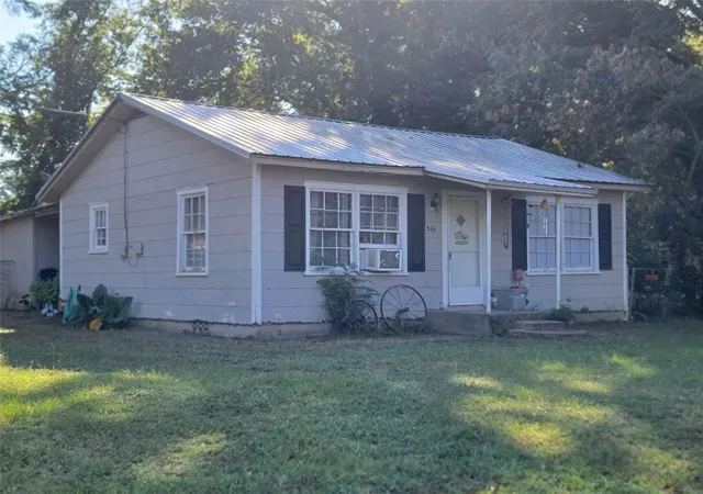 Photo 3 of Single family home for sale at 516 N Elm, New Boston, TX 75570 | MLS# 21366175 | Listing updated on 2026-08-31