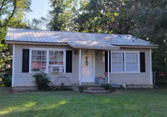 Photo 4 of Single family home for sale at 516 N Elm, New Boston, TX 75570 | MLS# 21366175 | Listing updated on 2026-08-31