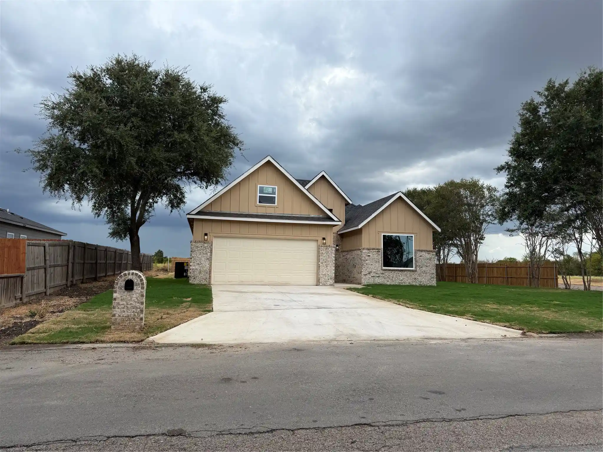 Photo 1 of Single family home for sale at 3247 Hillsdale Dr, Corsicana, TX 75110 | MLS# 21373691 | Listing updated on 2026-10-22