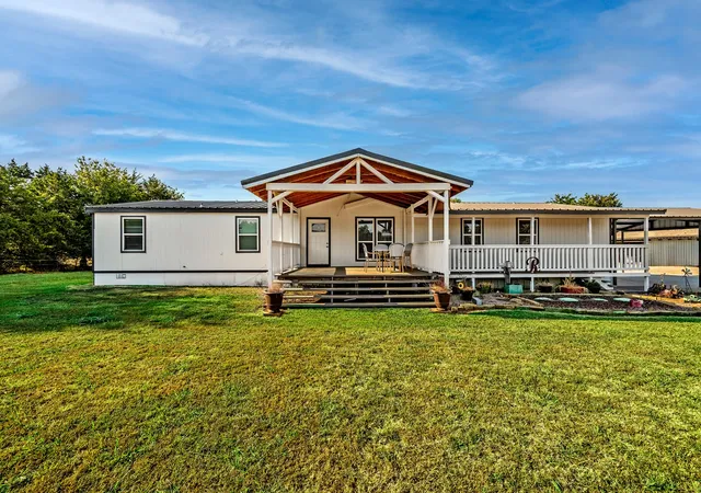 Photo 4 of Manufactured home for sale at 2004 Flowing Wells Rd, Pottsboro, TX 75076 | MLS# 21372075 | Listing updated on 2026-09-01