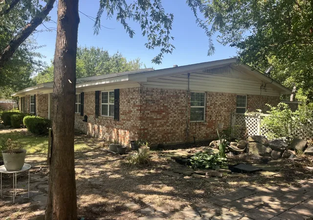 Photo 2 of Single family home for sale at 705 4th, Clarksville, TX 75426 | MLS# 21373644 | Listing updated on 2026-09-01
