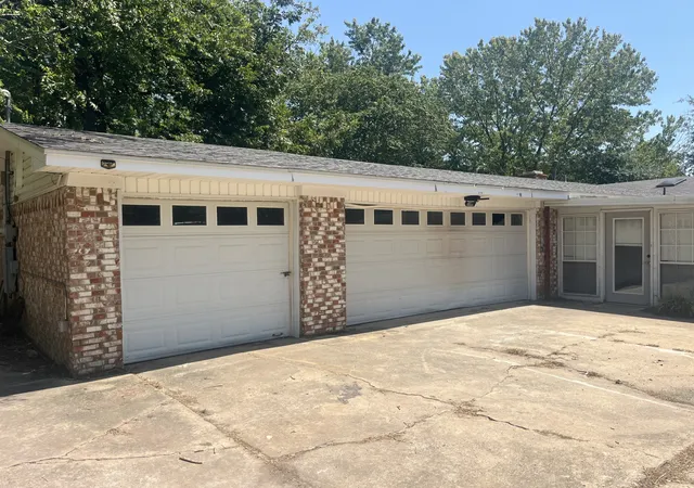 Photo 3 of Single family home for sale at 705 4th, Clarksville, TX 75426 | MLS# 21373644 | Listing updated on 2026-09-01