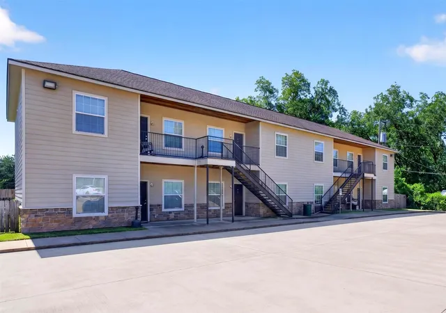 Photo 2 of Multi family home for sale at 403 Nacogdoches St, Center, TX 75935 | MLS# 21373678 | Listing updated on 2026-08-31