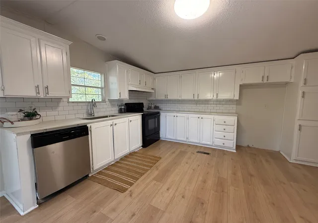 Photo 2 of Manufactured home for sale at 303 Horseman S Rd, Greenville, TX 75401 | MLS# 21373771 | Listing updated on 2026-09-01