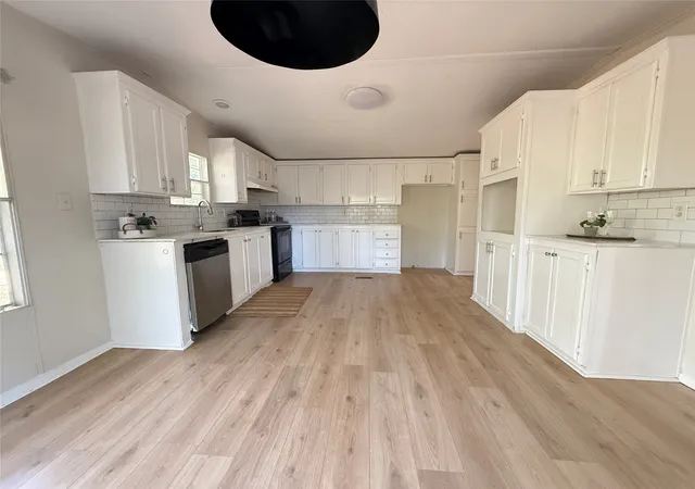 Photo 4 of Manufactured home for sale at 303 Horseman S Rd, Greenville, TX 75401 | MLS# 21373771 | Listing updated on 2026-09-01