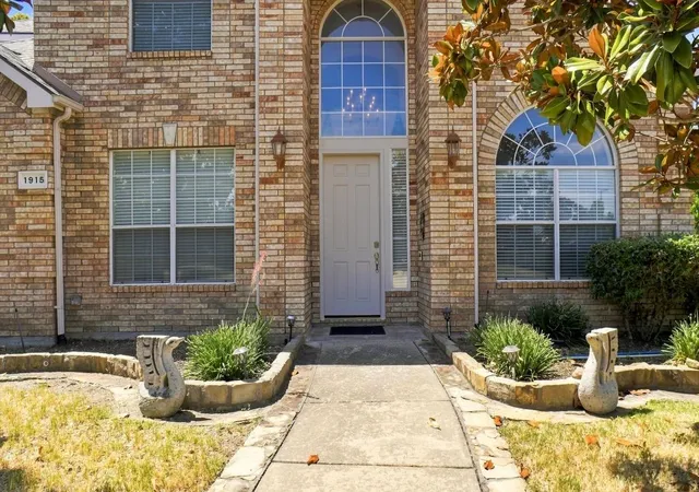 Photo 2 of Single family home for sale at 1915 Ledgemont Ct, Allen, TX 75013 | MLS# 21373807 | Listing updated on 2026-09-01