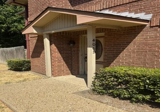 Photo 1 of Townhouse for sale at 406 S Fannin St #D, Rockwall, TX 75087 | MLS# 21373687 | Listing updated on 2026-10-08
