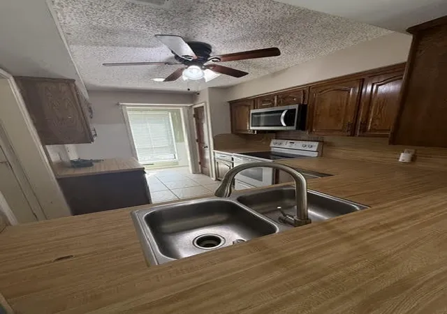 Photo 3 of Townhouse for sale at 406 S Fannin St #D, Rockwall, TX 75087 | MLS# 21373687 | Listing updated on 2026-10-08