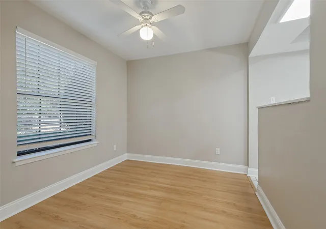 Listing Photo 4 - Condo for sale in building located at 1991 Shorewood Dr, Grapevine, TX 76051