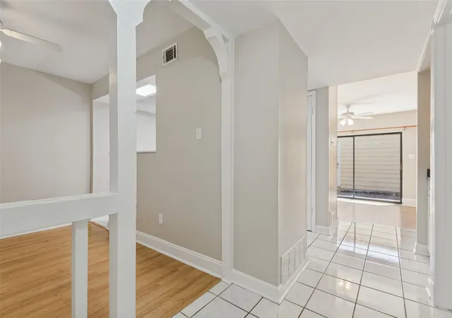 Listing Photo 5 - Condo for sale in building located at 1991 Shorewood Dr, Grapevine, TX 76051
